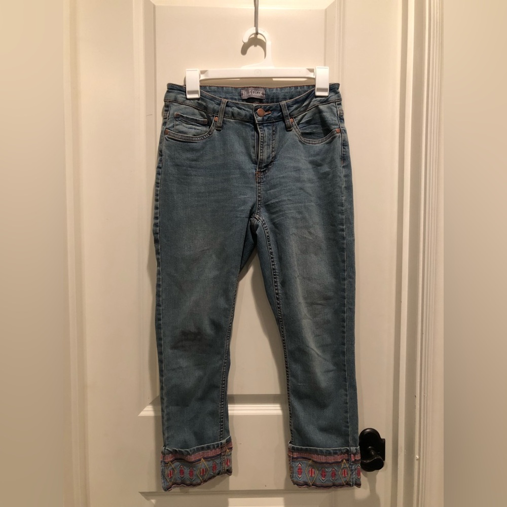 FALLS CREEK EMBROIDERED JEAN CAPRIS